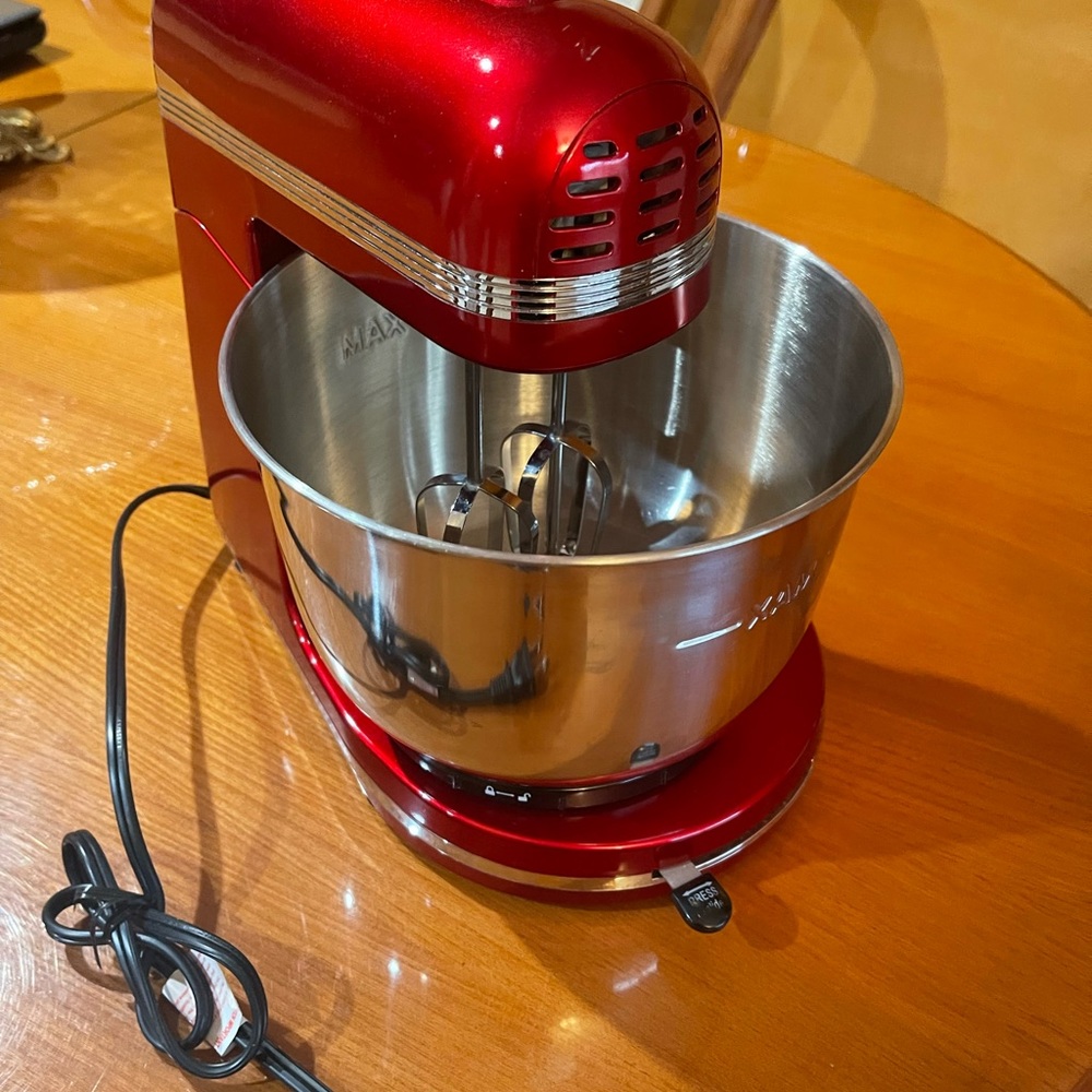 Stand up mixer by Think kitchen max 600 v